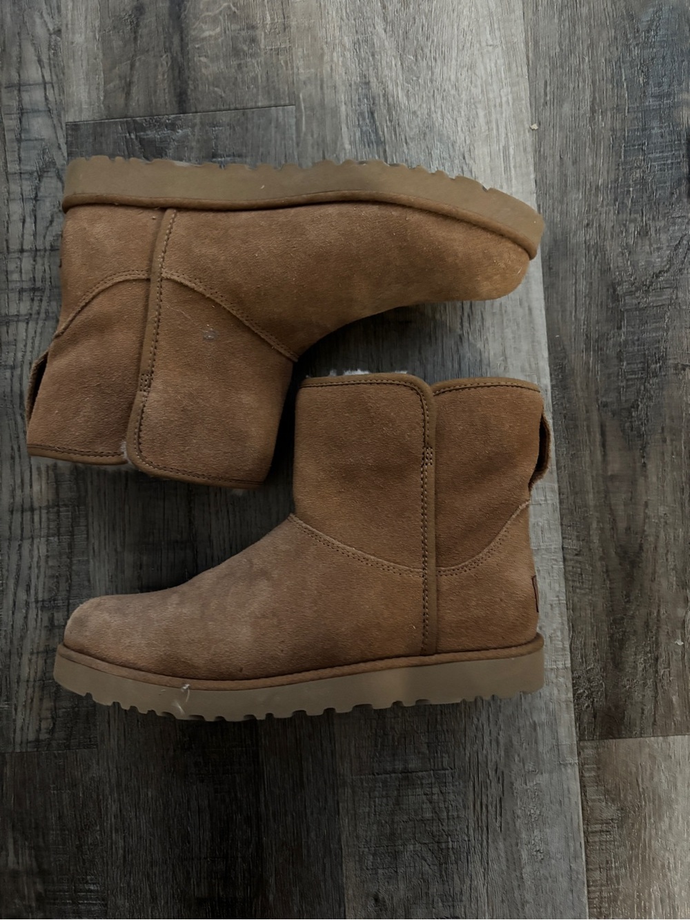 Women's UGGS Chestnut Suede Short Winter Boots